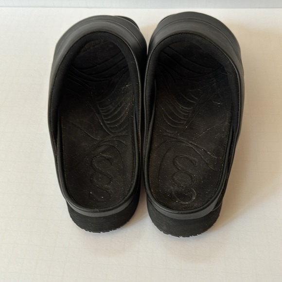SAYSH Women Slides Black Leather Upper Strap Slip on - Picture 4 of 9